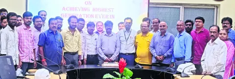 రికార్డు స్థాయిలో  విద్యుదుత్పత్తి 
