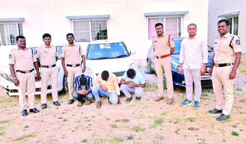 ముగ్గురు జూదరుల అరెస్ట్‌