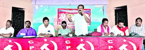 ఆదివాసీలపై కేంద్రం సవతితల్లి ప్రేమ