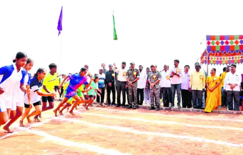 ఏజెన్సీ యువత క్రీడల్లోనూ రాణించాలి