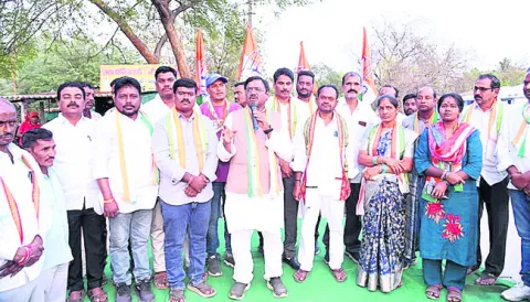 కొత్త గనులు ఎందుకు తేలేదో చెప్పాలి