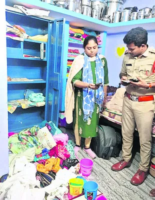 వలస కూలీ ఇంట్లో చోరీ 
