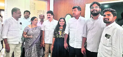 చంద్రబాబు ప్రభుత్వ వైఫల్యాలను ప్రజల్లోకి తీసుకెళ్లండి 