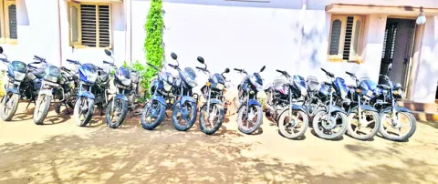 ఆర్డర్‌ ఇస్తే .. కొట్టుకొచ్చేస్తారు !