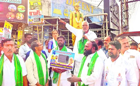 నా గొంతు కోయాలని చూస్తున్నారు..