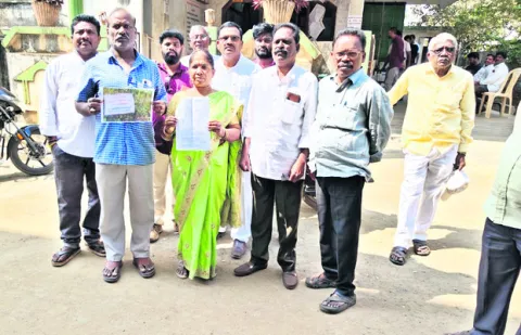 తప్పుడు రిజిస్ట్రేషన్‌ చేశారంటూ ఆరోపణ 