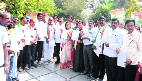 ప్రజా సమస్యలను గుర్తించి పరిష్కరించాలి
