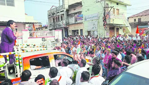 గెలిపిస్తే అభివృద్ధి బాధ్యత నాదే