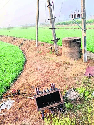 ట్రాన్స్‌ఫార్మర్‌లోని  రాగి తీగ చోరీ