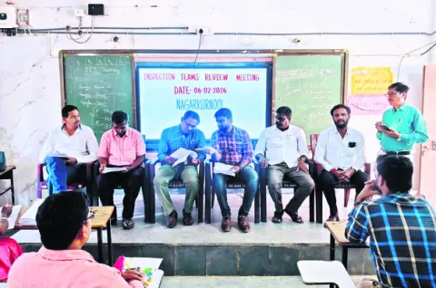 ప్రభుత్వ పాఠశాలల బలోపేతానికి కృషిచేయాలి