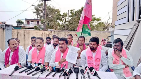 బిల్లులు రాకుండా ఆపింది ఎమ్మెల్యేనే
