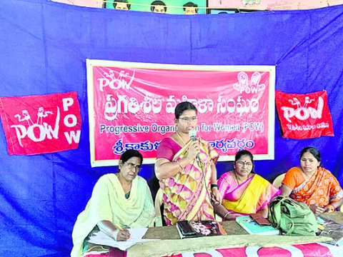 మహిళలపై దాడులకు వ్యతిరేకంగా పోరాడాలి 