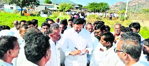 అధైర్య పడొద్దు.. తగిన గుణపాఠం చెబుదాం 