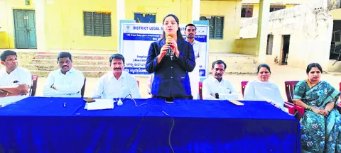 బాల్య వివాహాలను నిర్మూలించాలి