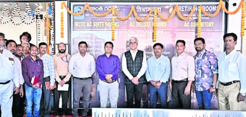 రైలు ప్రయాణికులకు మెరుగైన వసతి లక్ష్యం