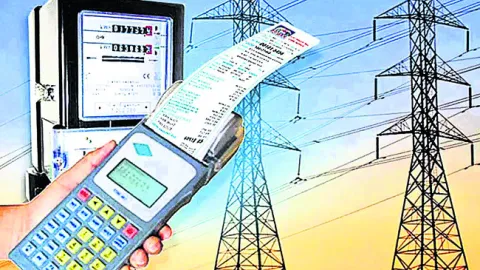 పొంచి ఉన్న విద్యుత్‌ షాక్‌ 