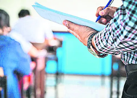 గురువులపై ఆటోమేషన్‌ కత్తి 