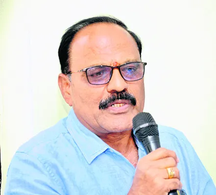               అంతర్గత రోడ్డు బాగు చేయాలి 
