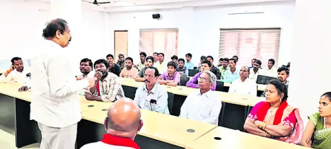 ఉపాధి పథకం నిర్వీర్యానికి కేంద్రం కుట్ర 