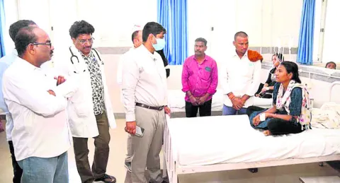 అధికారులు క్షేత్రస్థాయిలో పర్యటించాలి