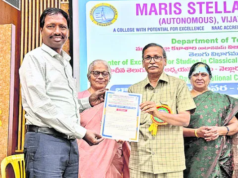 డిగ్రీ అధ్యాపకుడికి ప్రశంస 