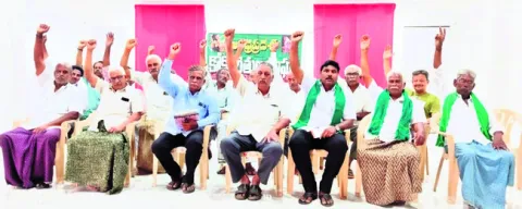 కోకో ధర తగ్గింపు అన్యాయం 
