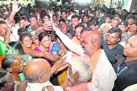 కబ్జాకోరుల అంతు చూస్తా