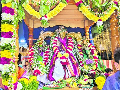 వైభవంగా మల్లేశ్వరుడి గ్రామోత్సవం 