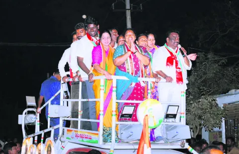 పేదలకు ఇళ్లు ఇచ్చిన ఘనత కాంగ్రెస్‌దే