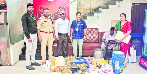 కాలం చెల్లిన ఆహారం..నిల్వ ఉన్న మాంసం