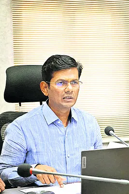 ప్రభుత్వ సేవలపై నిర్లక్ష్యం వహిస్తే కఠిన చర్యలు