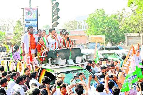 అధికార పార్టీ గెలిస్తేనే అభివృద్ధి