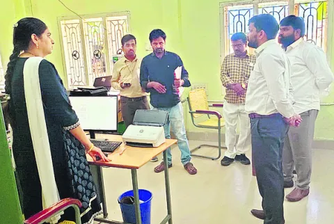 ఉపాధ్యాయుడు సస్పెన్షన్‌