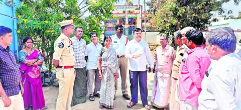 మెరుగు పేరుతో బంగారం అపహరణ