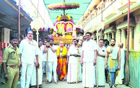 రత్నగిరి.. భక్తజన ఝరి