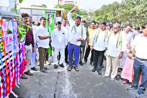 ఐటీ హిల్స్‌కు మరో రెండు బస్సులు 