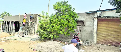 ఆక్రమణ దారుల పాగా