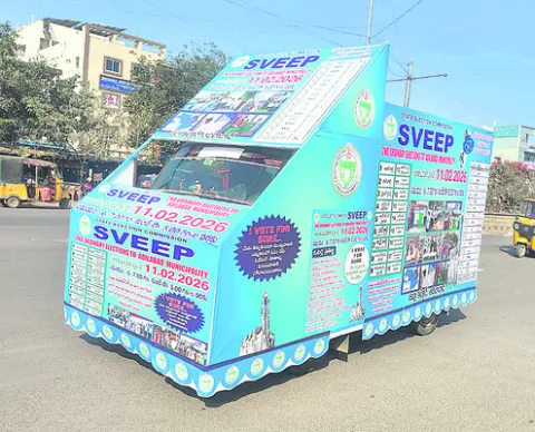 ఆకర్షిస్తూ.. ఆలోచింపజేస్తూ