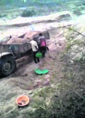 ఇసుక దందాను అరికట్టాలి