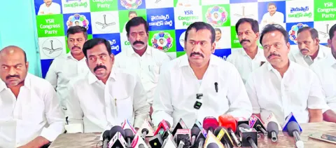 ఇళ్ల నిర్మాణాలు ఆపిన పాపం మీదే 