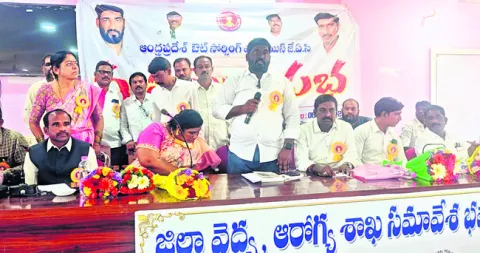 సంఘటిత పోరాటాలతో సమస్యలకు పరిష్కారం 