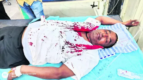 మద్యం బాకీ విషయమై పరస్పర దాడులు
