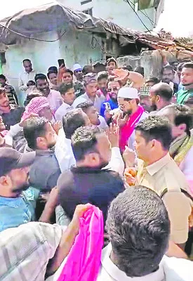 కాంగ్రెస్‌, బీఆర్‌ఎస్‌ మధ్య తోపులాట 