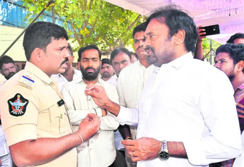 అంబటి ఇంటి వద్ద పోలీసుల అత్యుత్సాహం 