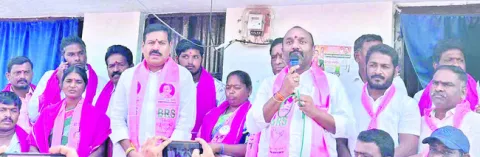 ‘తులం బంగారం ఏమైందని నిలదీయండి’ 