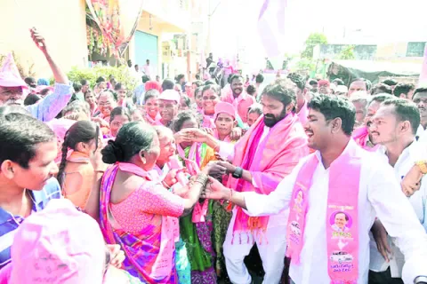 ఇళ్లు కూల్చేసిన వారే ఓట్లు అడుగుతున్నారు.. 