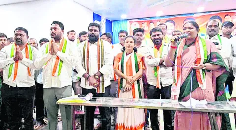 కాంగ్రెస్‌ అభ్యర్థులను  భారీ మెజార్టీతో గెలిపించాలి
