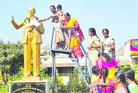 కానిస్టేబుల్‌పై వేటు 