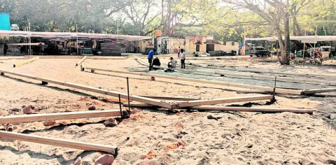 పనుల్లో నిర్లక్ష్యం