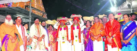 శ్రీకాళహస్తి దేవస్థానం పట్టువస్త్రాల సమర్పణ